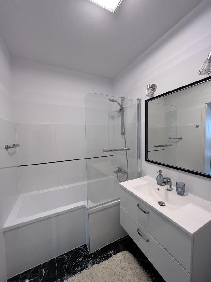 Apartament Z Tarasem Na Osiedlu Rakownica Jelenia Góra Exteriör bild